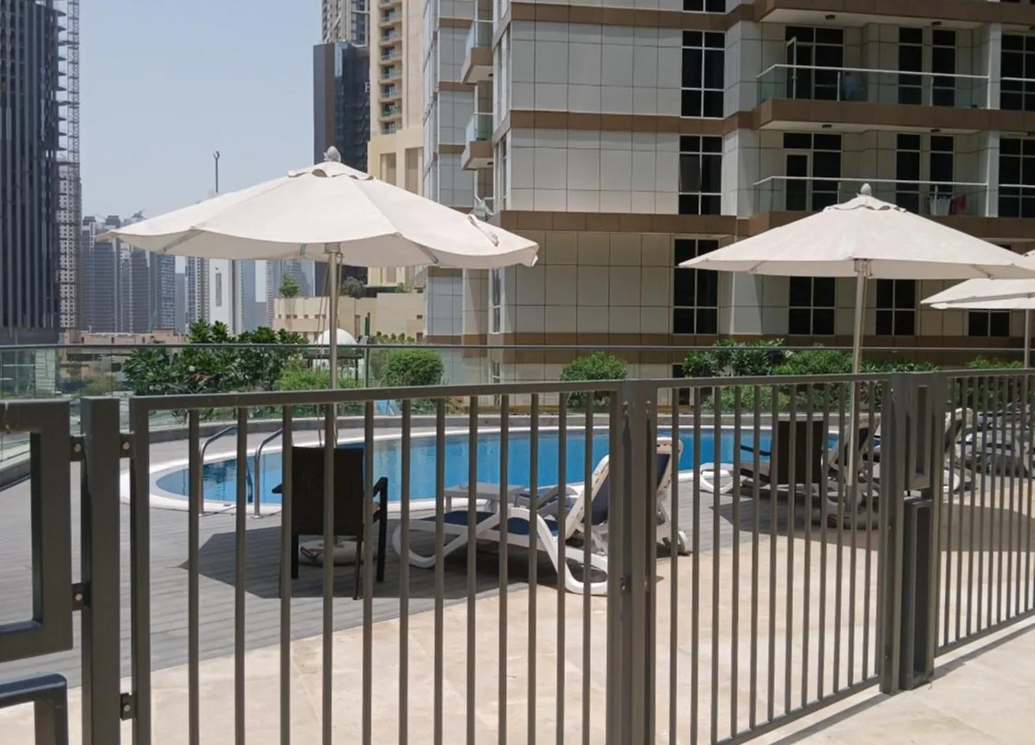Elegant Escapes - Homely 1B In Dunya Tower Dubai Apartment
